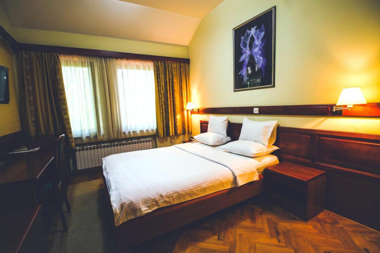 Hotel Vila Vrbas Banja Luka Exteriör bild